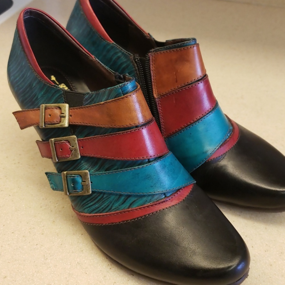 L'artiste by Spring Step Booties